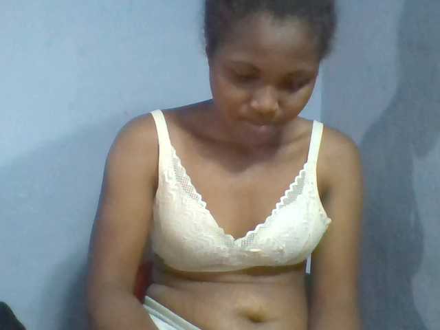 Rema-2 live cam on BongaCams