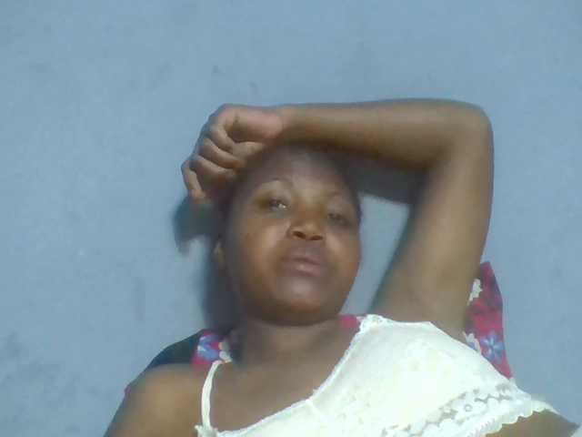 Rema-2 live cam on BongaCams