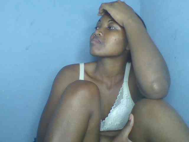 Rema-2 Live Webcam on BongaCams