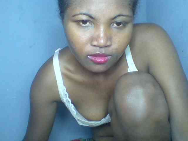Rema-2 Live Webcam on BongaCams