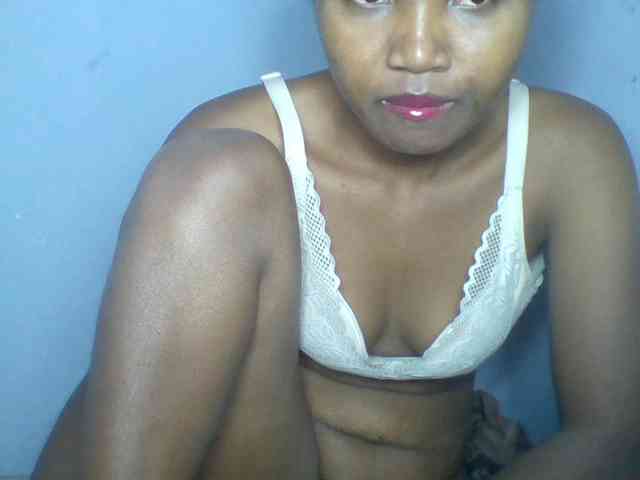 Rema-2 Live Webcam on BongaCams