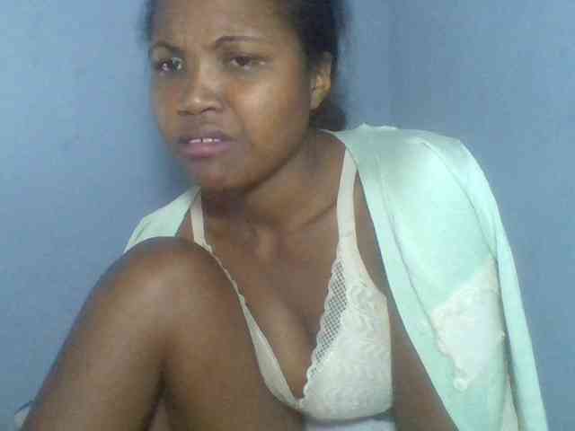 Rema-2 Live Webcam on BongaCams