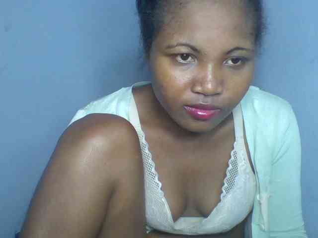 Rema-2 Live Webcam on BongaCams