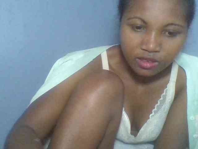 Rema-2 Live Webcam on BongaCams