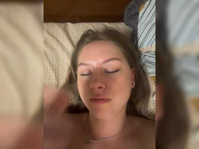 Blinannya live cam on BongaCams