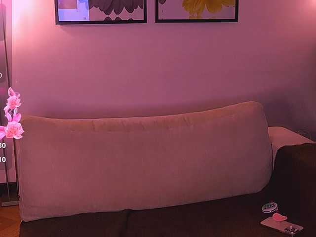 MiaBlisshere1 live cam on BongaCams