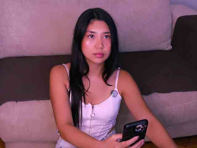 MiaBlisshere1 webcam