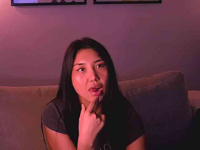 MiaBlisshere1 webcam