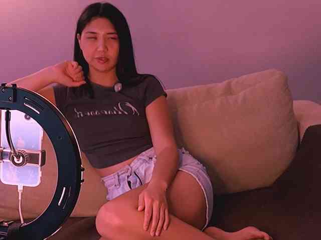 MiaBlisshere1 webcam