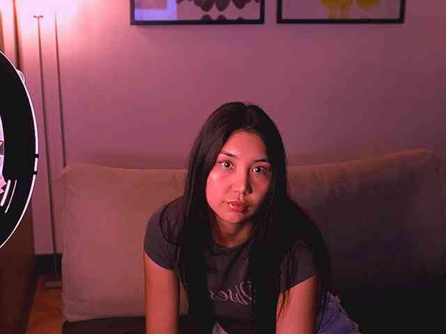 MiaBlisshere1 webcam