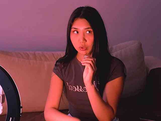 MiaBlisshere1 webcam
