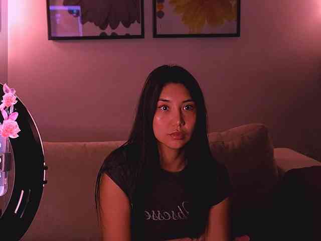 MiaBlisshere1 webcam