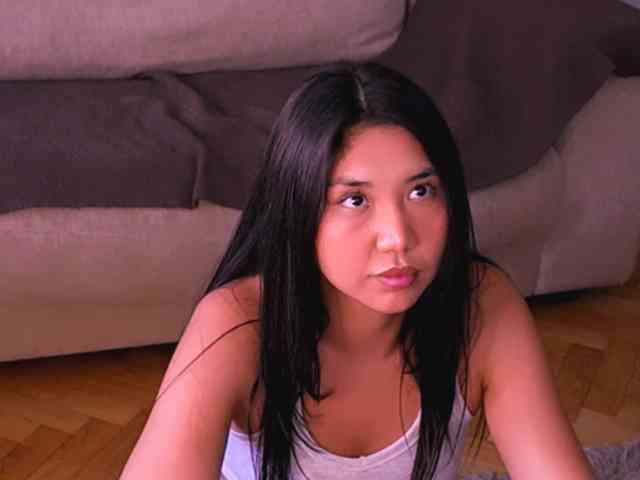 MiaBlisshere1 webcam