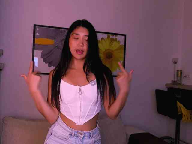 MiaBlisshere1 webcam