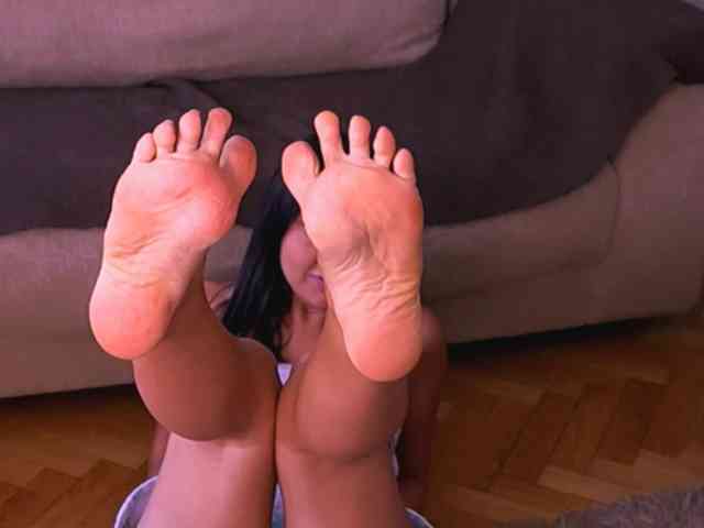 MiaBlisshere1 webcam
