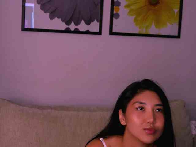 MiaBlisshere1 webcam