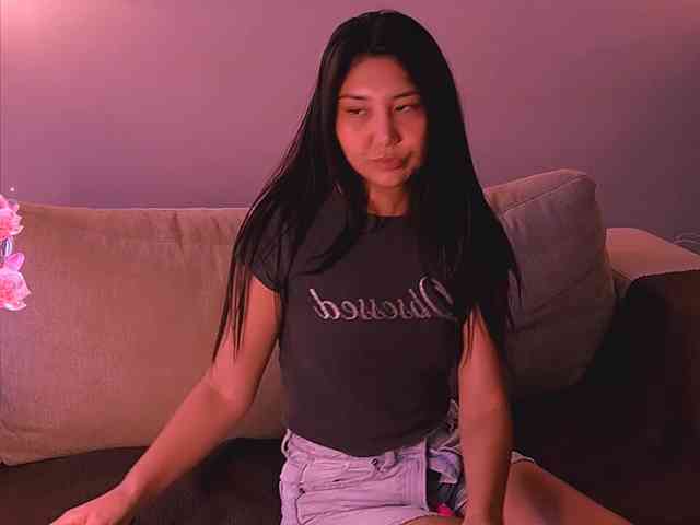 MiaBlisshere1 webcam