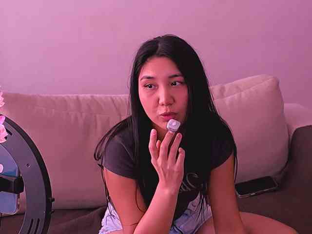 MiaBlisshere1 webcam