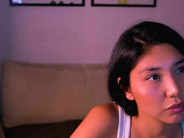 MiaBlisshere1 webcam