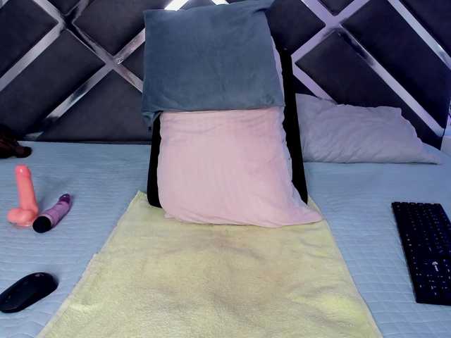 Odette live cam on BongaCams