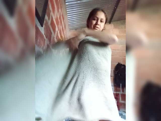 Mady03 live cam on BongaCams
