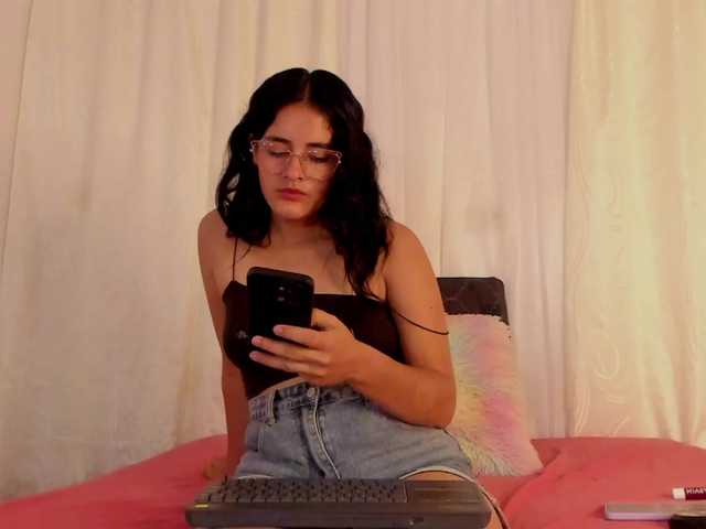 Emmaa- live cam on BongaCams