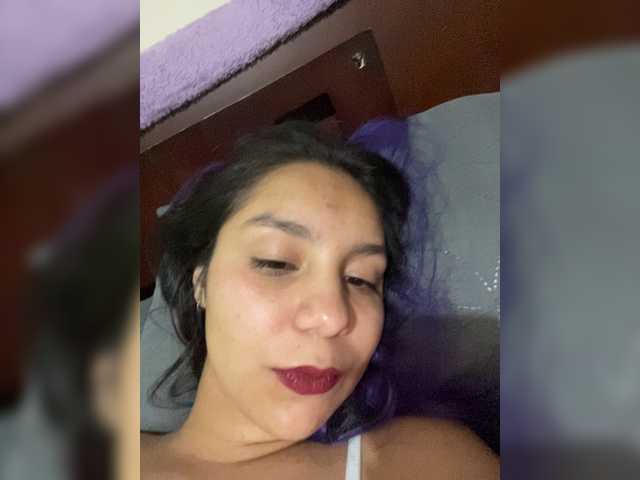 Viki-11 live cam on BongaCams