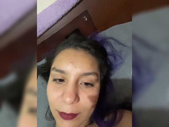 Viki-11 live cam on BongaCams