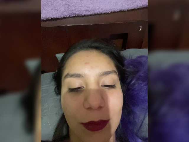 Viki-11 live cam on BongaCams