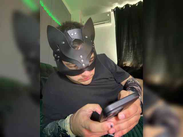 DirtyAnimalsks Live Webcam on BongaCams