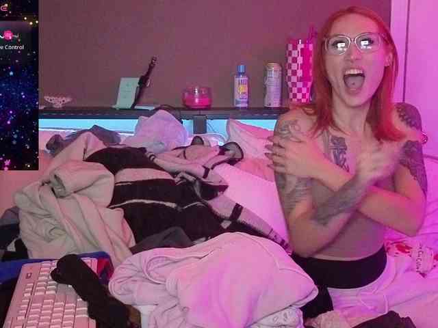 ThornsandHoney webcam