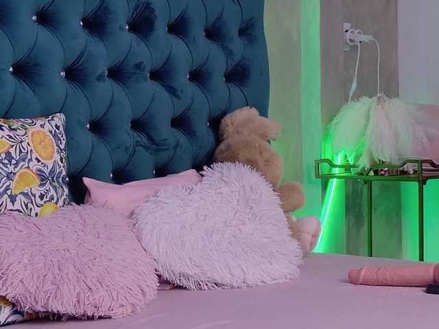 AzzaLee live cam on BongaCams