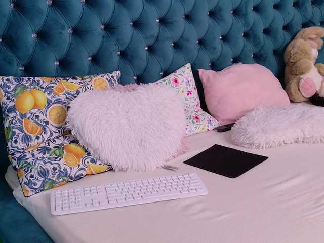 AzzaLee live cam on BongaCams