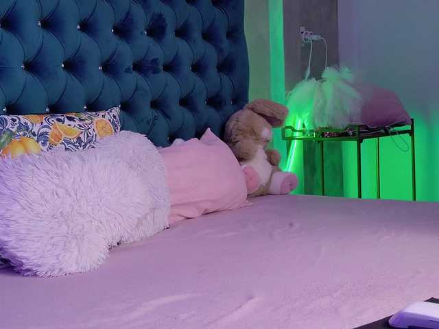 AzzaLee live cam on BongaCams