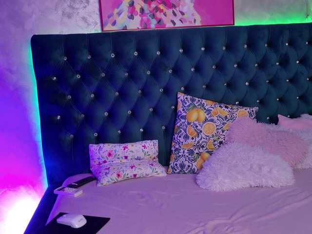 AzzaLee live webcam show