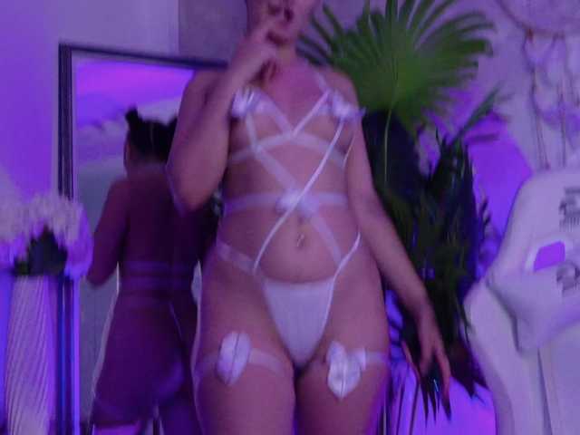 AzzaLee live cam on BongaCams