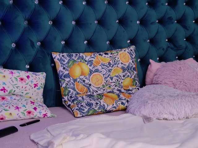 AzzaLee live cam on BongaCams