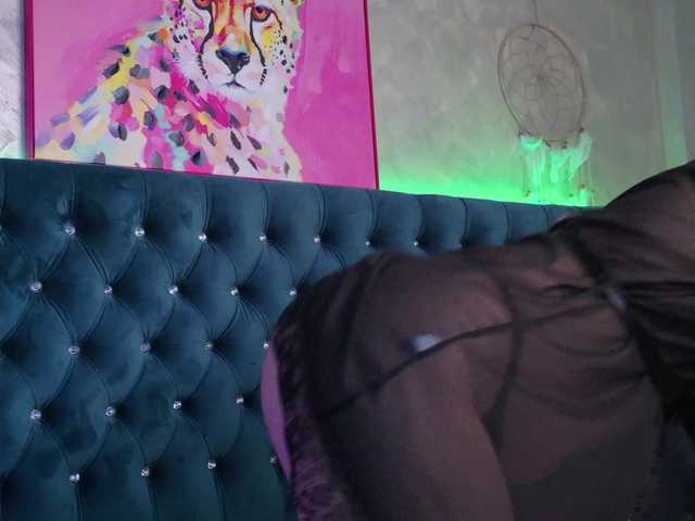 AzzaLee live cam on BongaCams