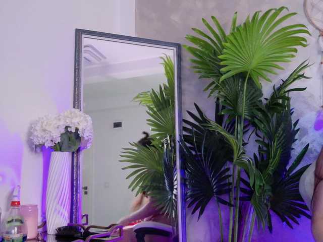 AzzaLee live webcam show