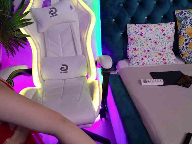 AzzaLee webcam