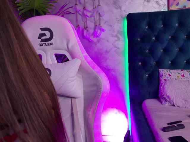 AzzaLee webcam