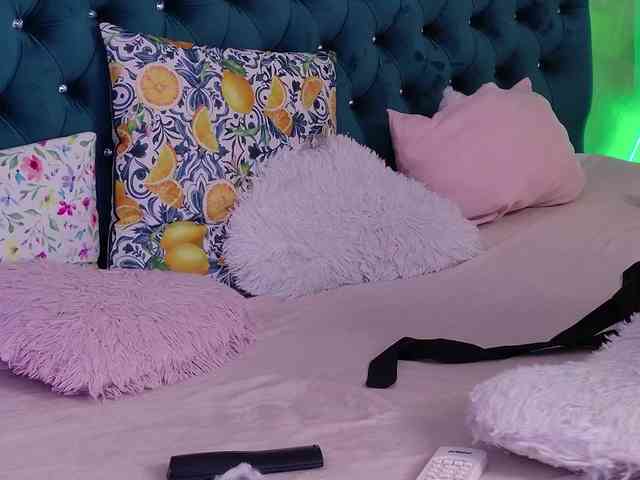 AzzaLee webcam