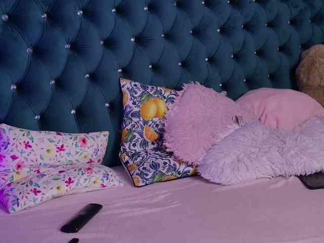 AzzaLee webcam