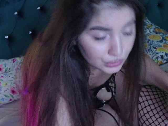 AzzaLee webcam
