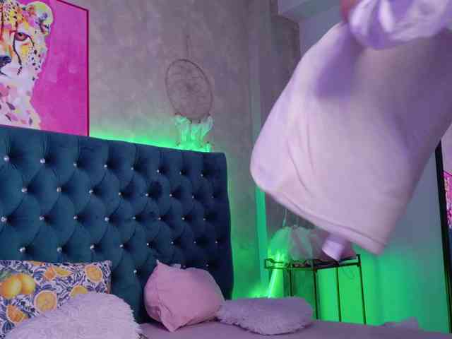 AzzaLee webcam