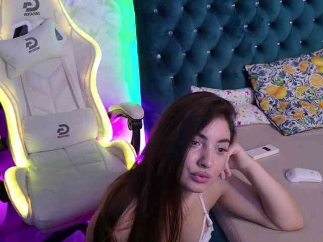 AzzaLee webcam