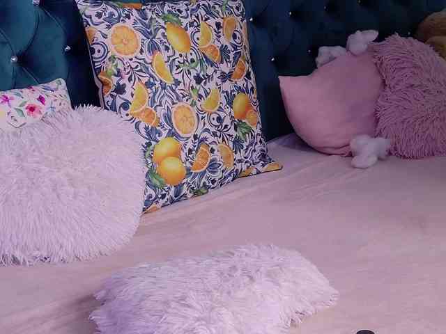 AzzaLee webcam