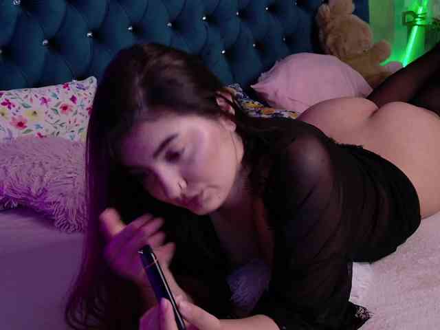 AzzaLee webcam