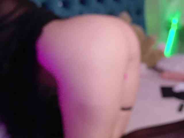 AzzaLee webcam