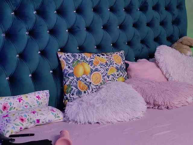 AzzaLee webcam